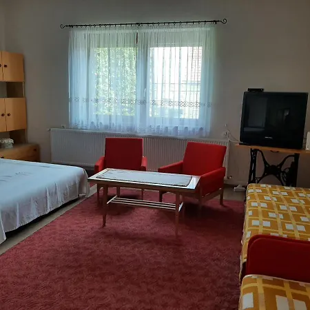 Farkas Piroska Vendeghaz Holiday home *